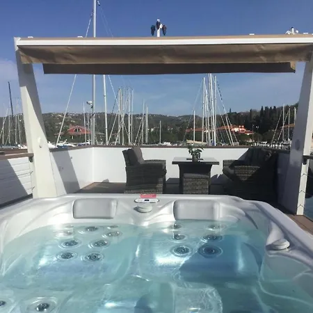 Floating Sea House Shark 1 Apartment