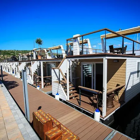 Floating Sea House Shark 1 * Lucija