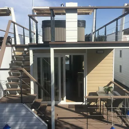 Floating Sea House Shark 1 *