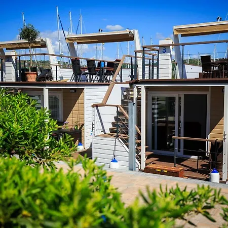 Floating Sea House Shark 1 *