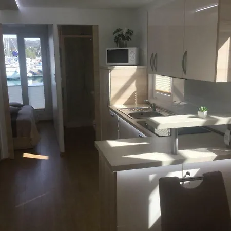 Apartment Floating Sea House Shark 1 Lucija