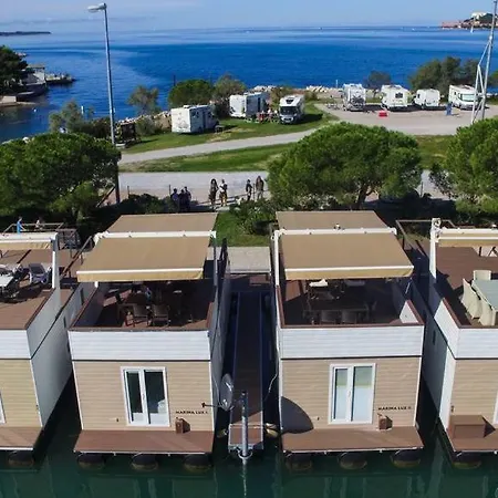 Floating Sea House Shark 1 Appartement